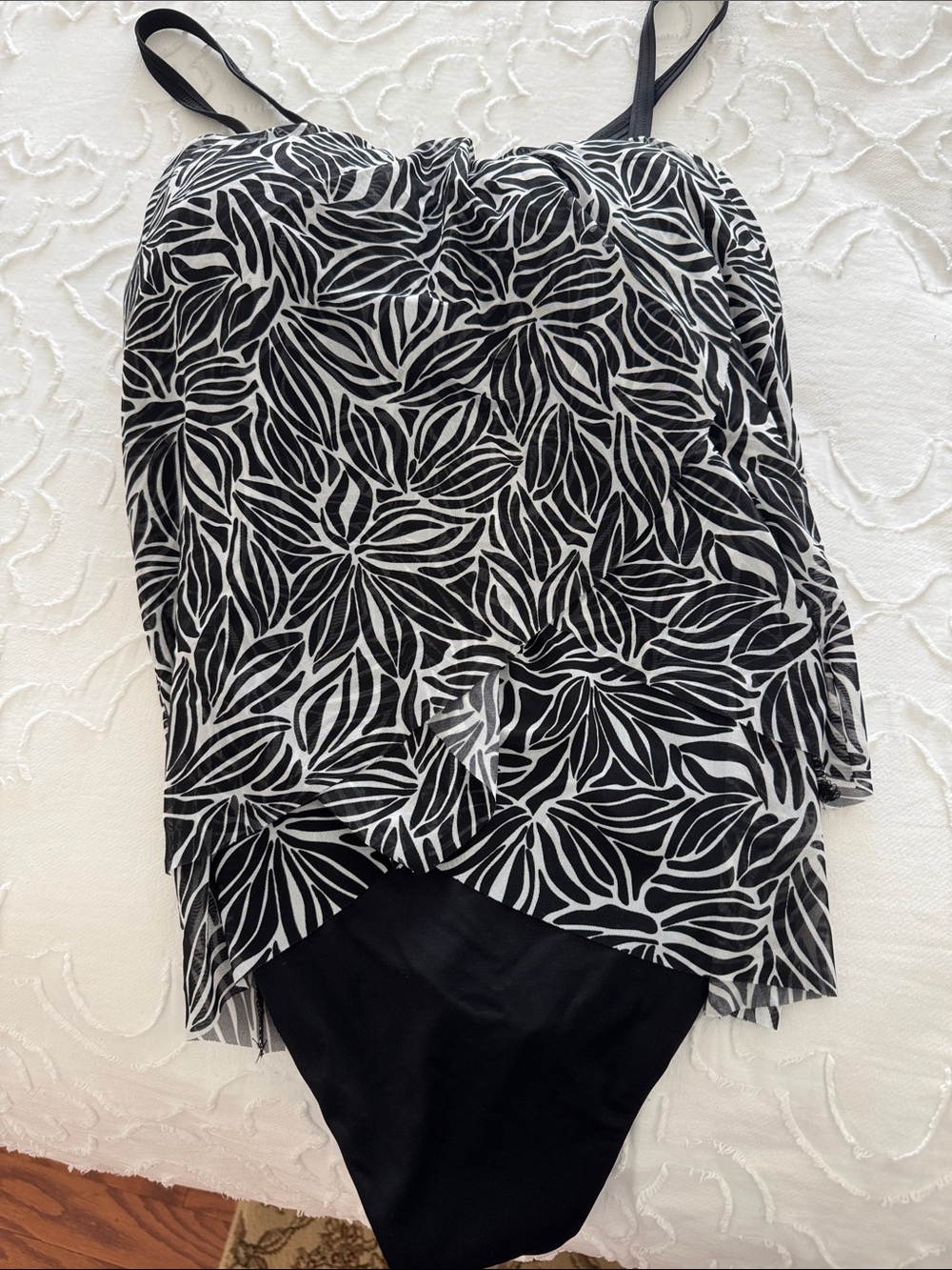 Lands End, size 16 Black & White Leaf Print One-Piece Swimsuit